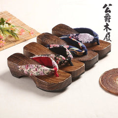 AIERTU  -  Women's Japanese Style Wooden Geta Sandals Red Floral Satin Thong Flip Flops Cosplay Clog Slippers Aiertu