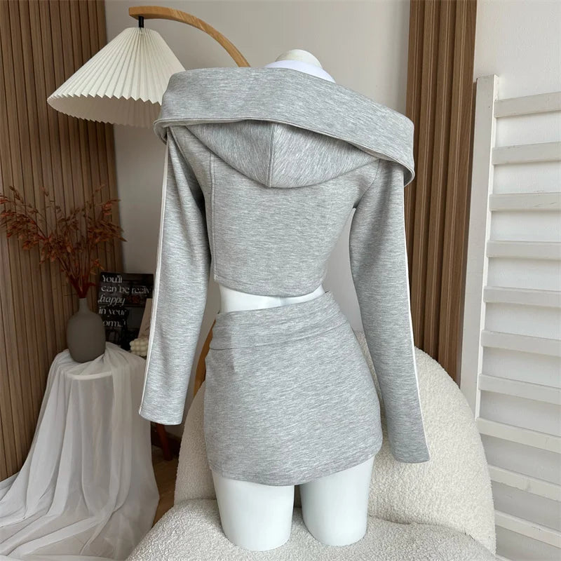 Aiertu Women Sports Two Piece Set Suit Long Sleeve Crop Top and A-Line Mini Skirt Y2k Vintage Fashion Harajuku Suit 2000s Clothes Aiertu
