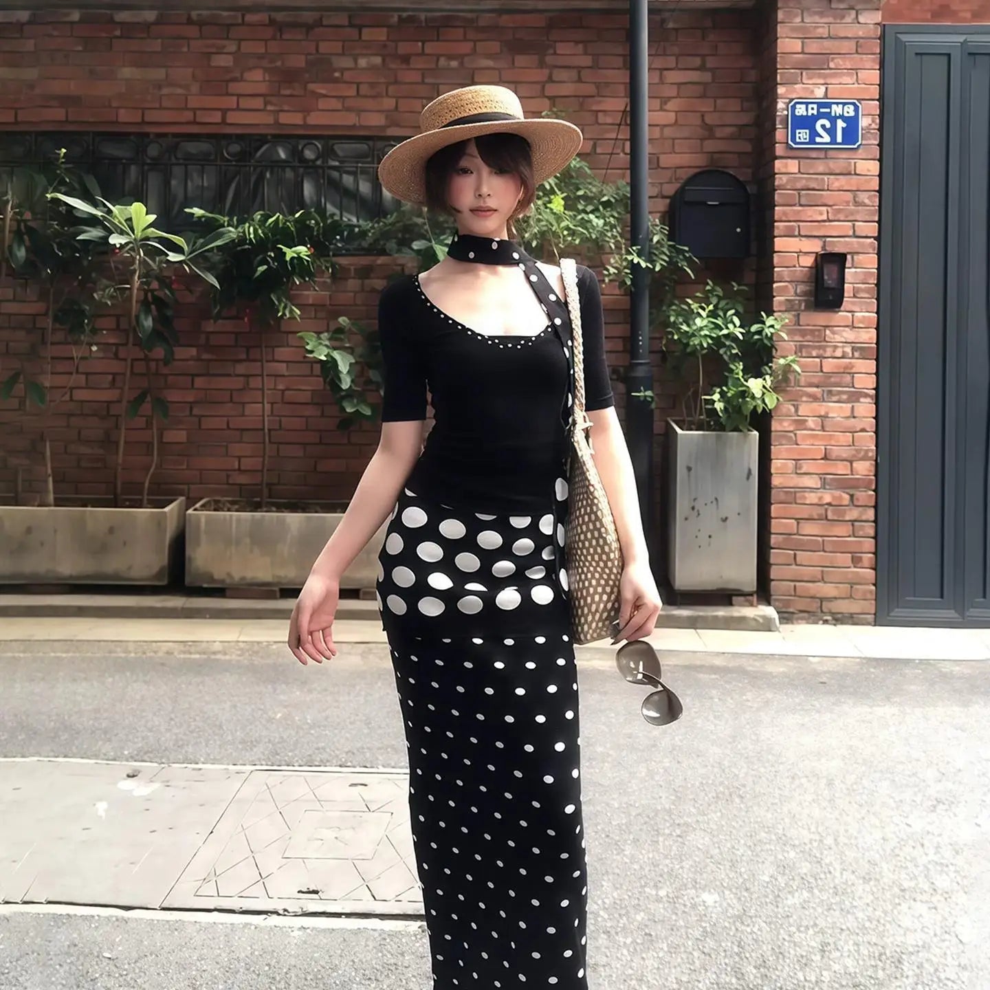 AIERTU  -  Sexy Wind Neck Streamer U-neck Polka Dot Short-sleeved T-shirt Summer New Female Slim Slim Top Fashion Two-piece Set Aiertu