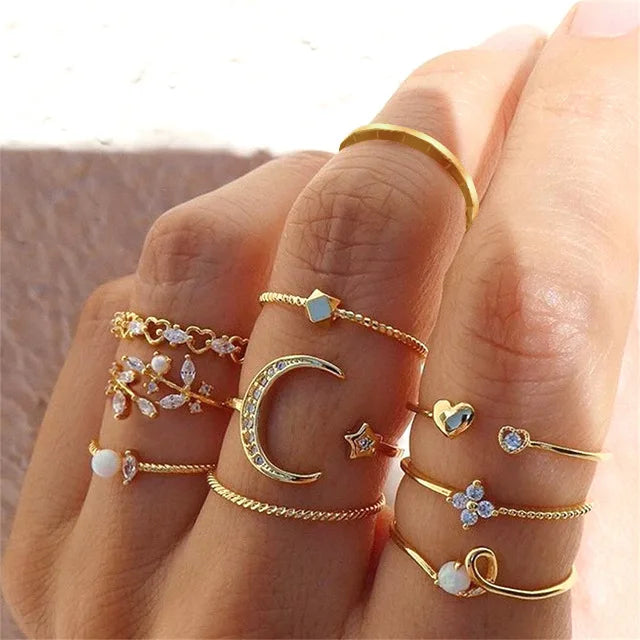 Aiertu Bohemian Butterfly Pearl Rings Set for Women Shine Pearl Gothic Vintage Plated Retro Rhinestone Simple Finger Jewelry Gift Aiertu