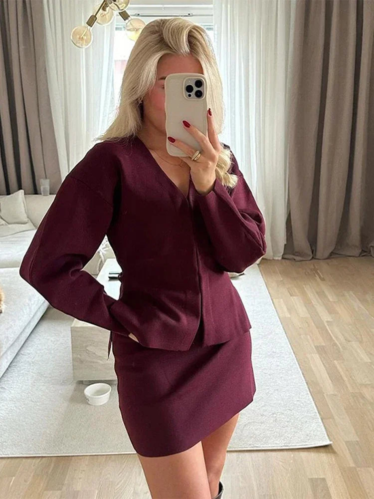 Aiertu  -  Autumn New European Style Women's Temperament V-neck Long-sleeved Shirt A-line Skirt Suit Aiertu