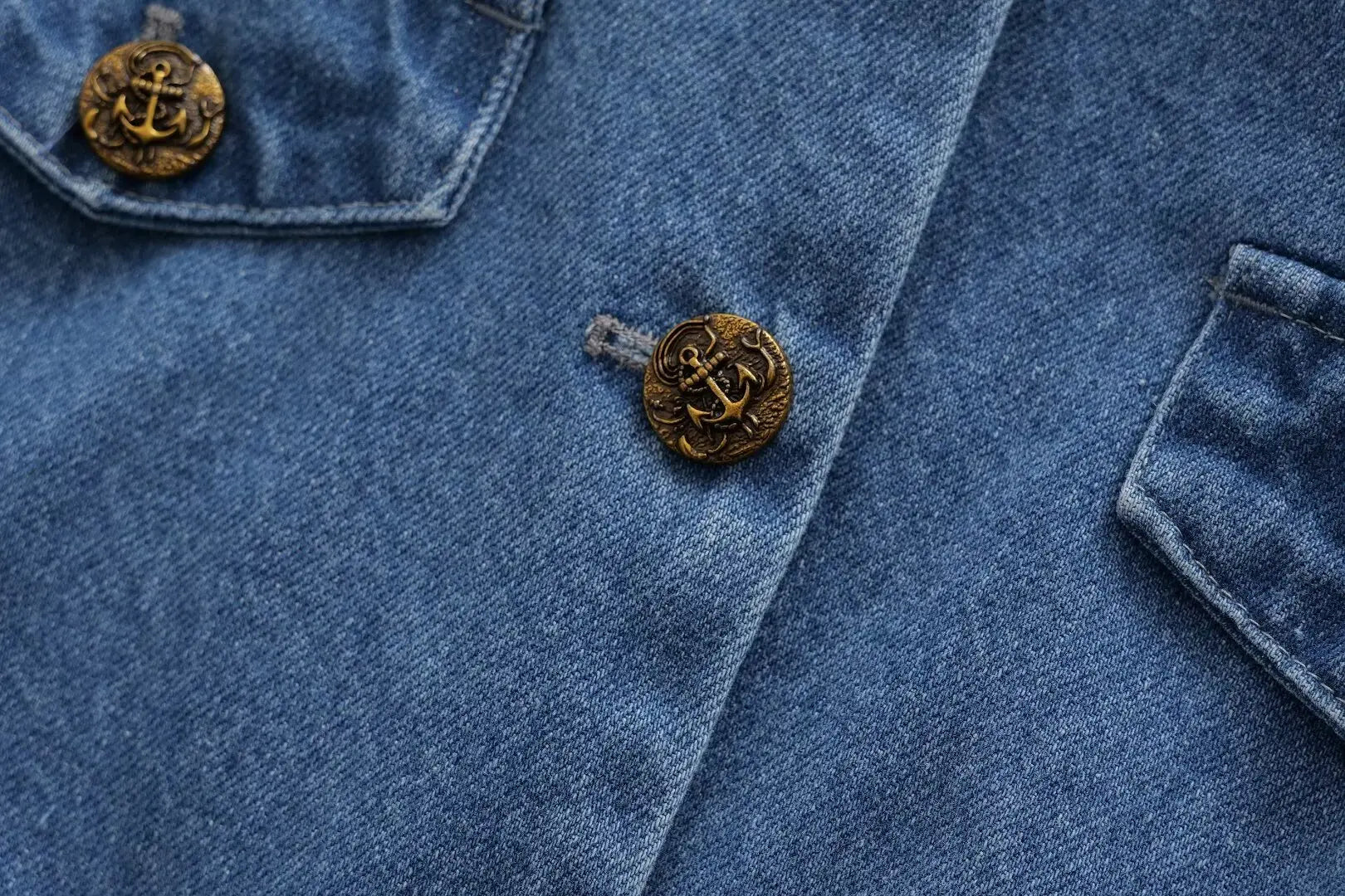 Aiertu  -  Small fragrant style gold button denim jacket for women in spring and autumn design niche retro Hong Kong style chic little jack Aiertu
