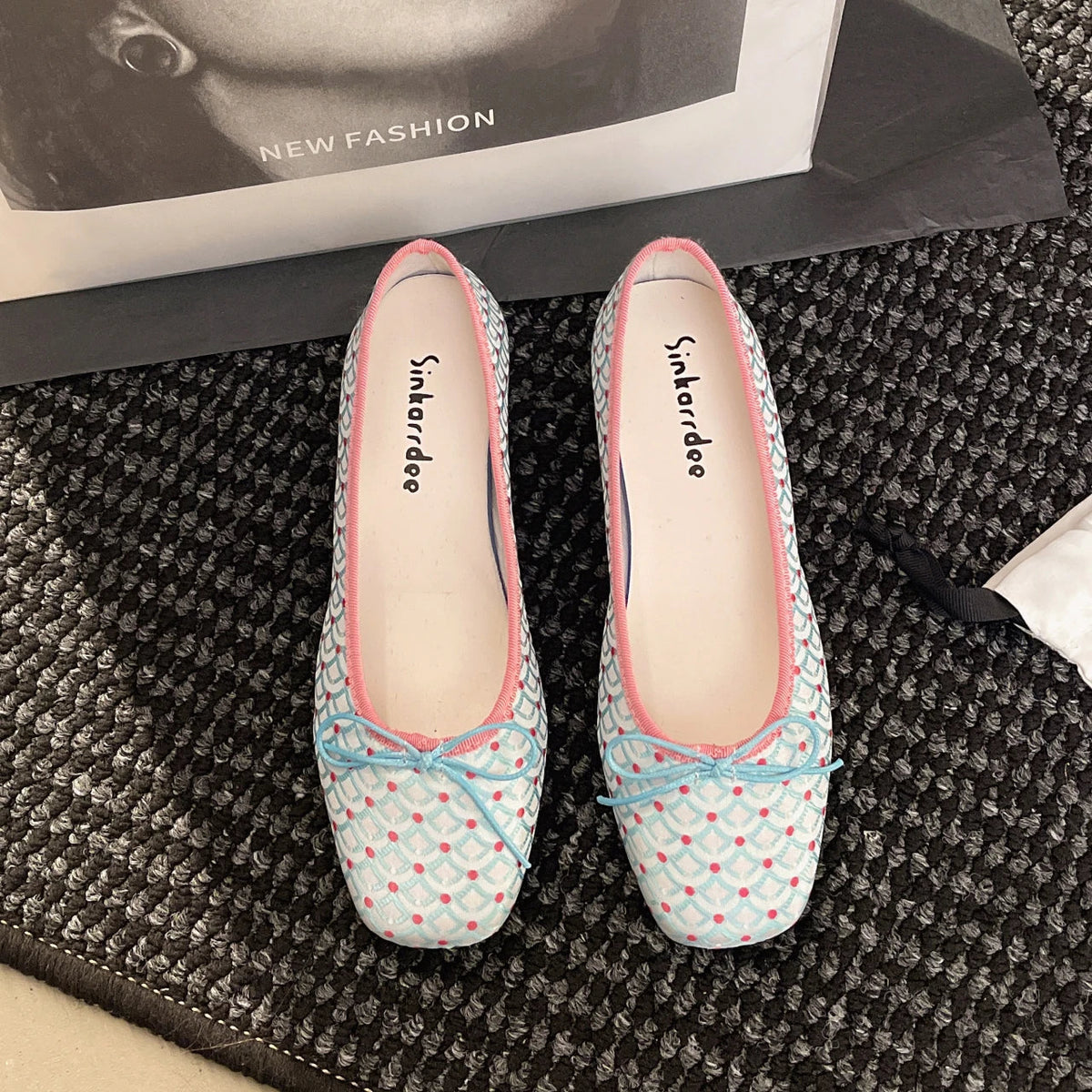 Aiertu  -  Spring and Fall Women Fish Print Shoes Fashion Bow Shoes Casual Low Heel Dress Street Style Fish Scale Shoes Aiertu