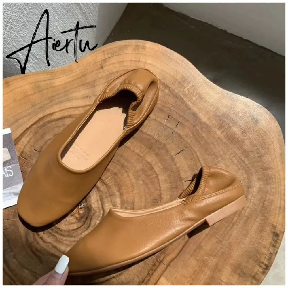 Aiertu Fashion Women Flat Shoes Autumn Outdoor Slip On Loafer Shoes High Quality Soft Leather Boat Shoes For Office Ladies Aiertu