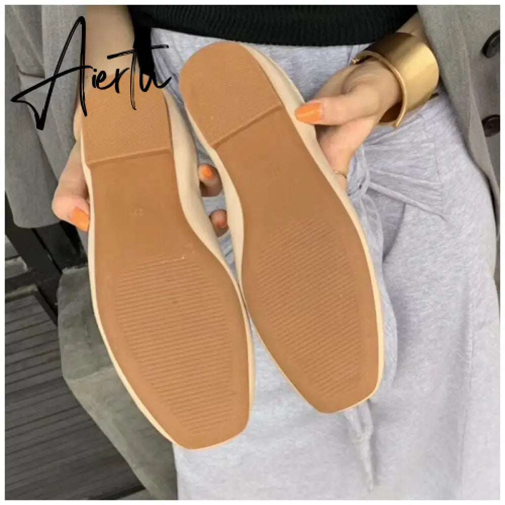Aiertu Fashion Women Flat Shoes Autumn Outdoor Slip On Loafer Shoes High Quality Soft Leather Boat Shoes For Office Ladies Aiertu