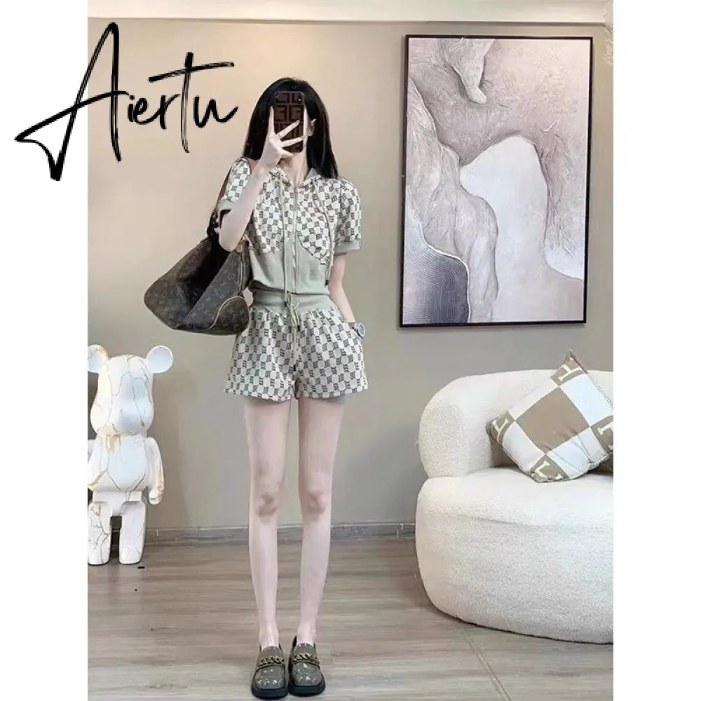 Aiertu Women's New 2 Piece Suit Short Sleeve Cropped Hooded Tops +Elastic Waist Shorts Casual High Street Vintage 2 pecs Set Outsuits Aiertu