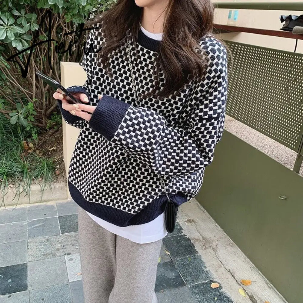 Aiertu Women's Round Neck Retro Long-Sleeved Sweater Student Tide Wear Knitted Top Korean Autumn Winter Warm Striped Pullovers ML144 Aiertu