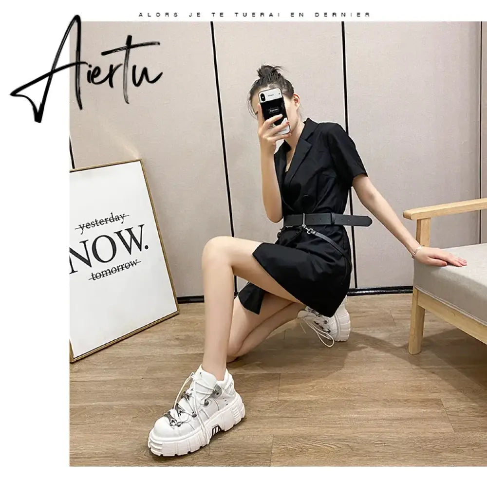 Autumn and winter new women's shoes fashion british Street style Lace up design knight Martin locomotive short boots 41-45 Aiertu