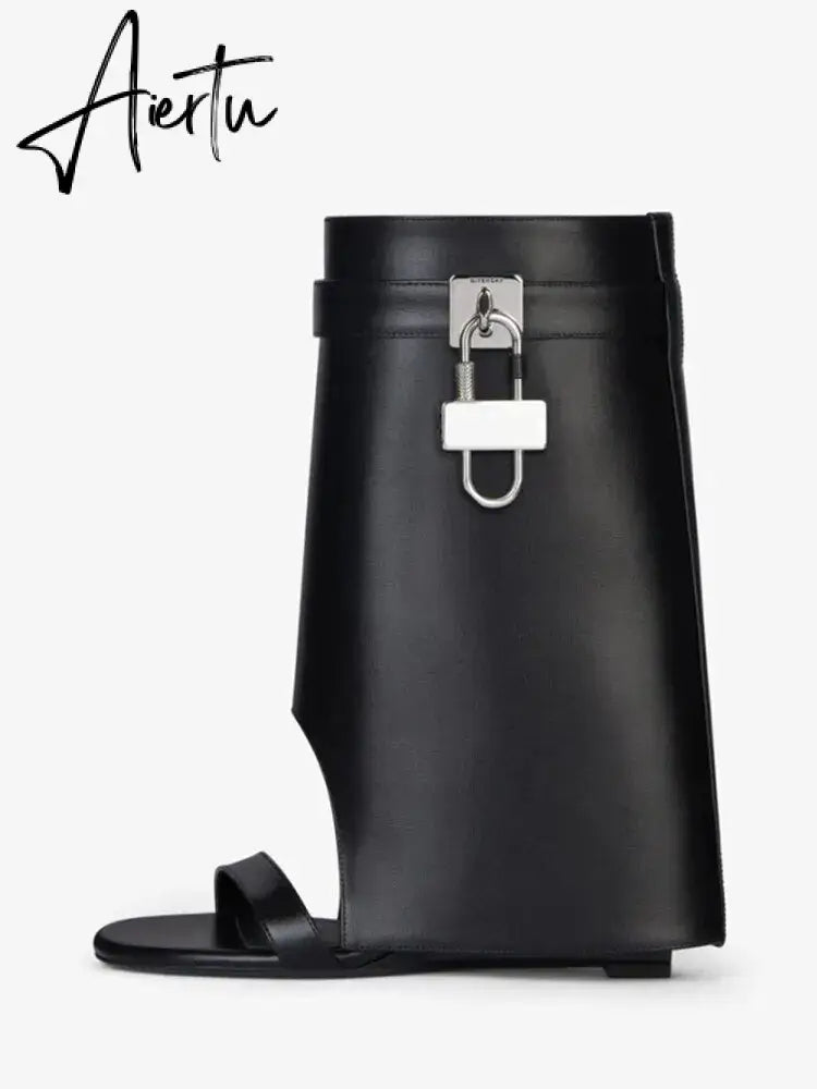Autumn/Winter New Fashion Large Lock Waist Skirt Boots High Heel Leather Thick Bottom Side Zipper Women's Short Boots Aiertu