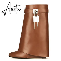 Autumn/Winter New Fashion Large Lock Waist Skirt Boots High Heel Leather Thick Bottom Side Zipper Women's Short Boots Aiertu