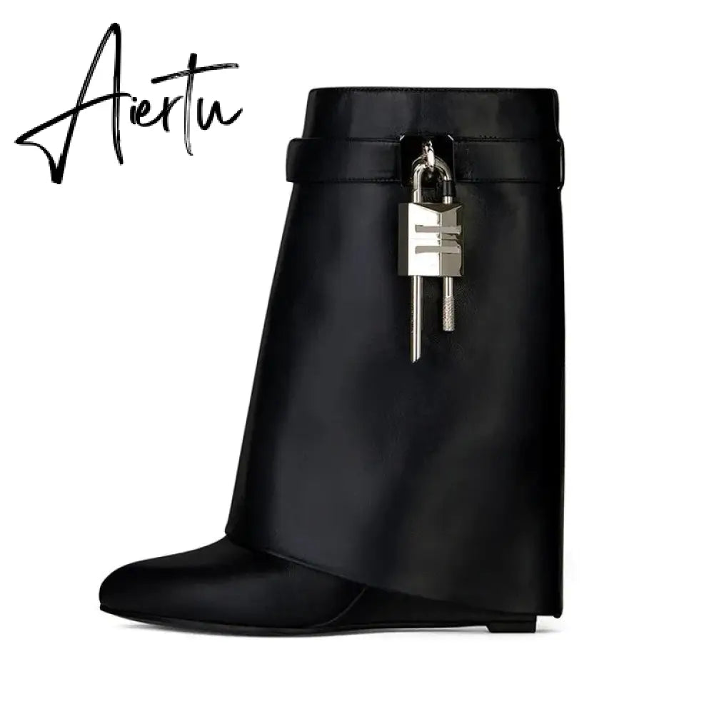 Autumn/Winter New Fashion Large Lock Waist Skirt Boots High Heel Leather Thick Bottom Side Zipper Women's Short Boots Aiertu