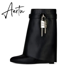 Autumn/Winter New Fashion Large Lock Waist Skirt Boots High Heel Leather Thick Bottom Side Zipper Women's Short Boots Aiertu