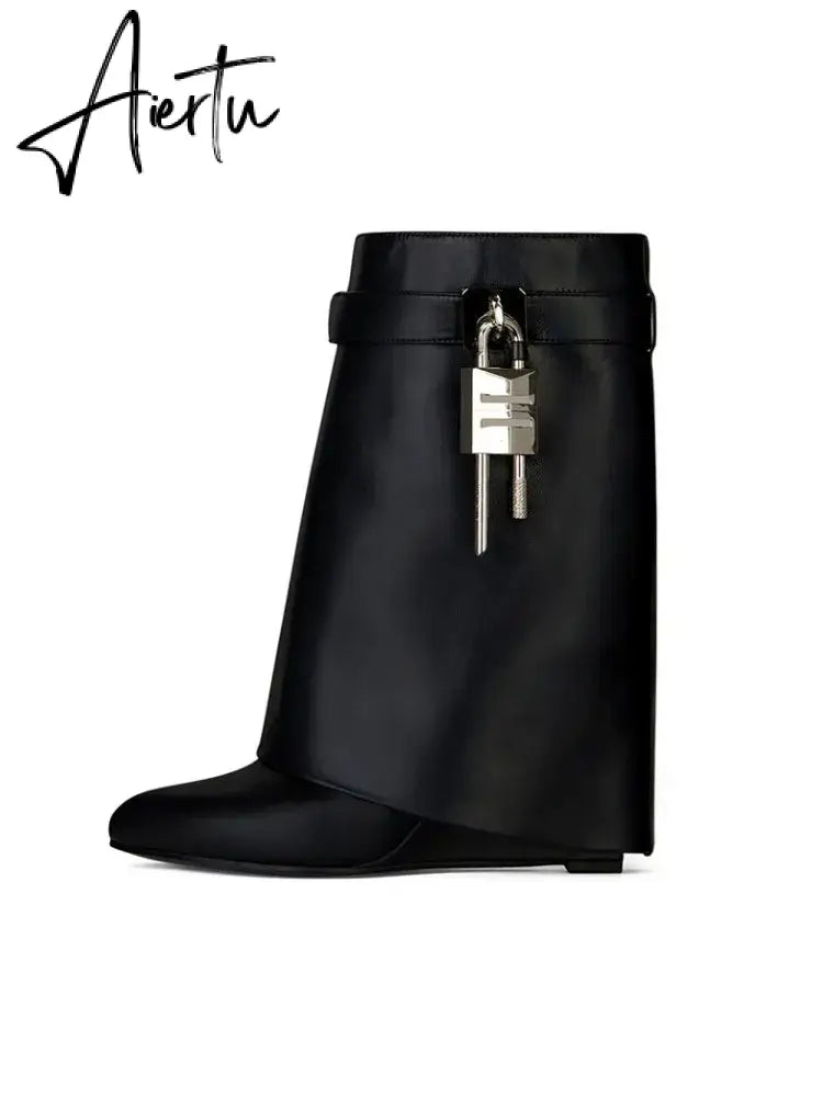 Autumn/Winter New Fashion Large Lock Waist Skirt Boots High Heel Leather Thick Bottom Side Zipper Women's Short Boots Aiertu