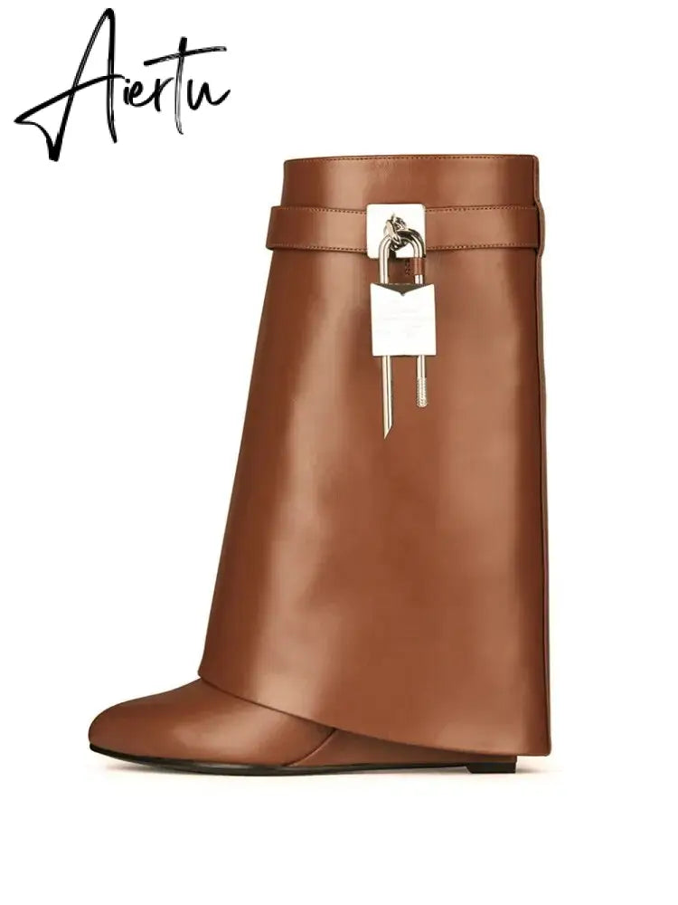 Autumn/Winter New Fashion Large Lock Waist Skirt Boots High Heel Leather Thick Bottom Side Zipper Women's Short Boots Aiertu