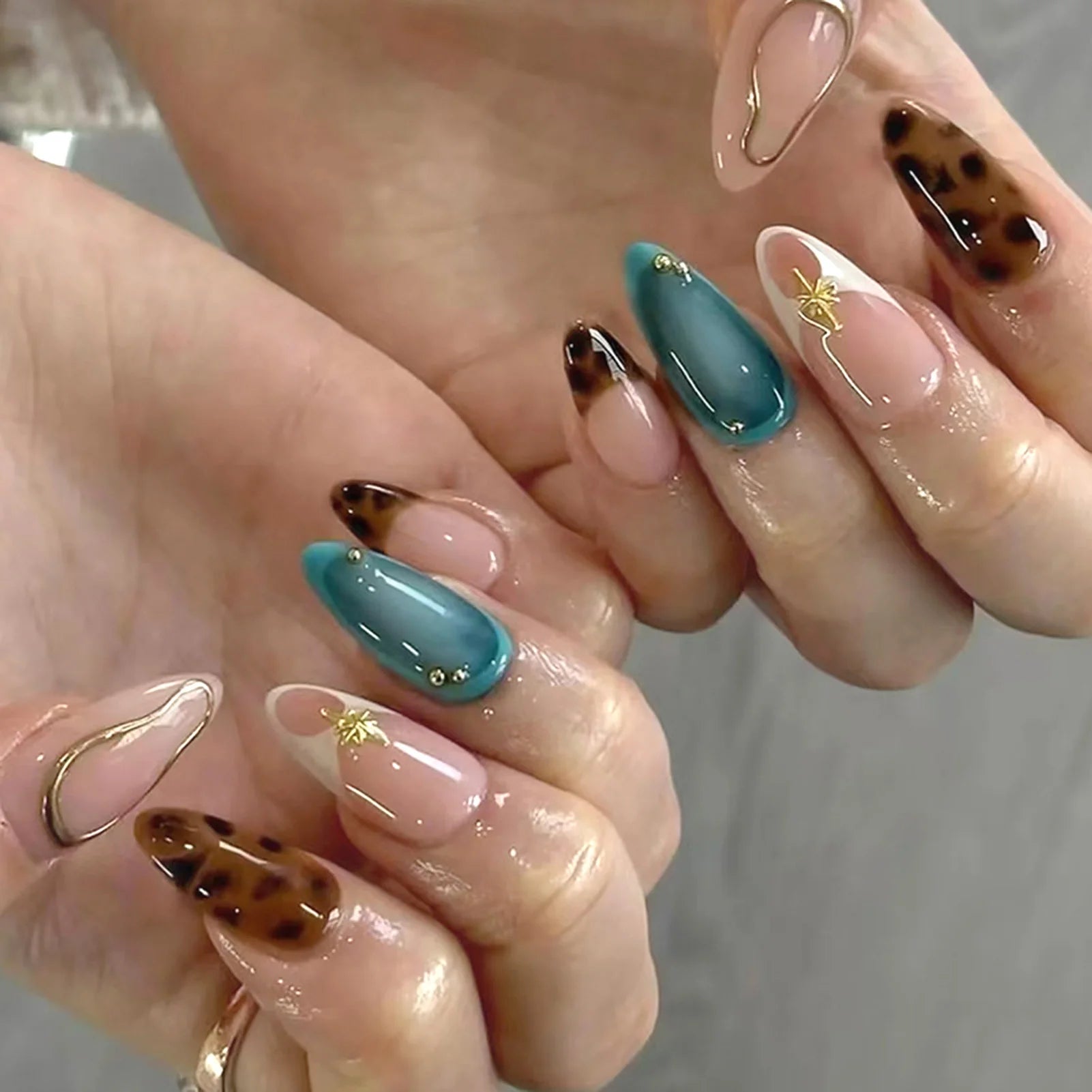 Aiertu Pink French Style Fake Nails 3D Bowknot Designs Short Square Press on Nails Sweet Korean Fashion False Nails for Women and Girls Aiertu
