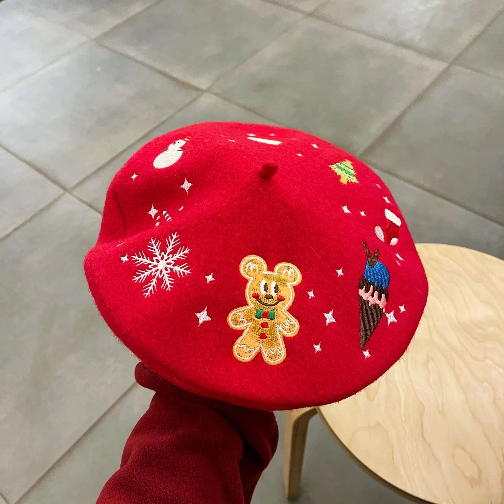 Aiertu  -  Christmas Beret Women's Hand-embroidered Wool Felt Hat for Autumn Winter New Holiday Cute Red Green Painter Hat Warm Pumpkin Hat Aiertu