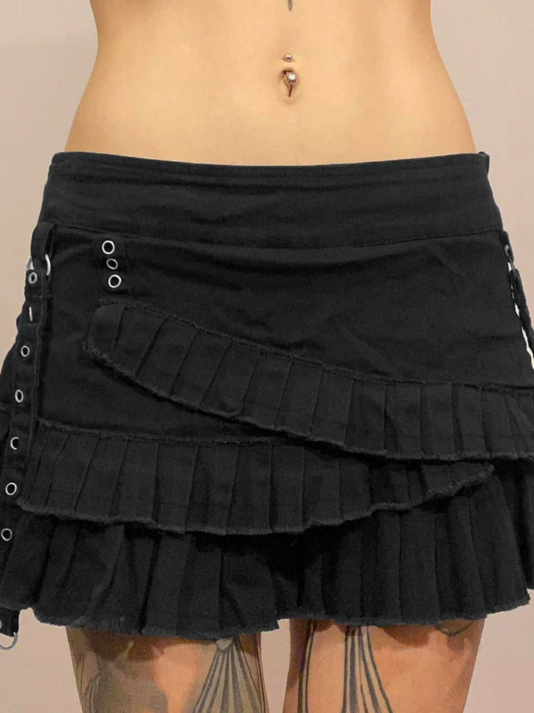 Aiertu Punk Gothic Black Eyelet Ribbon Denim Skirt Women Low Waist Asymmetrical Tiered Pleated Short Jean Skirts Y2K Aiertu