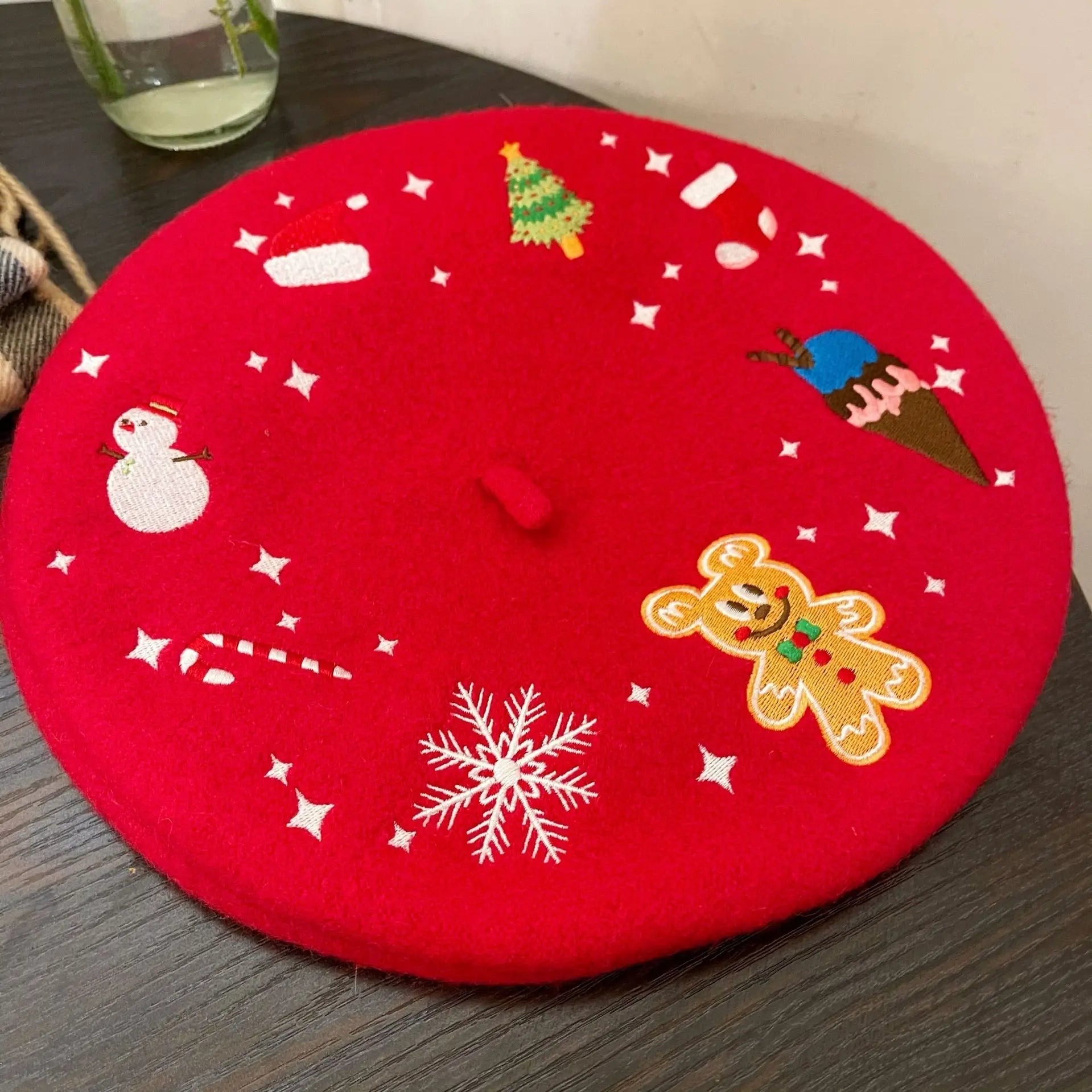 Aiertu  -  Christmas Beret Women's Hand-embroidered Wool Felt Hat for Autumn Winter New Holiday Cute Red Green Painter Hat Warm Pumpkin Hat Aiertu