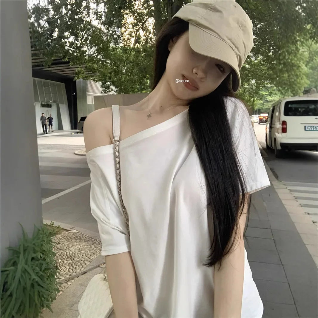 Aiertu  -  Spicy Girl Slant Shoulder Short Sleeve Loose T-shirt 2025 Women's Summer New Casual Irregular Solid Color Versatile Top Aiertu