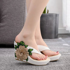 Aiertu  -  New 9 cm comfortable wedge slippers embroidered flowers sandals large sandals waterproof platform sandals Aiertu