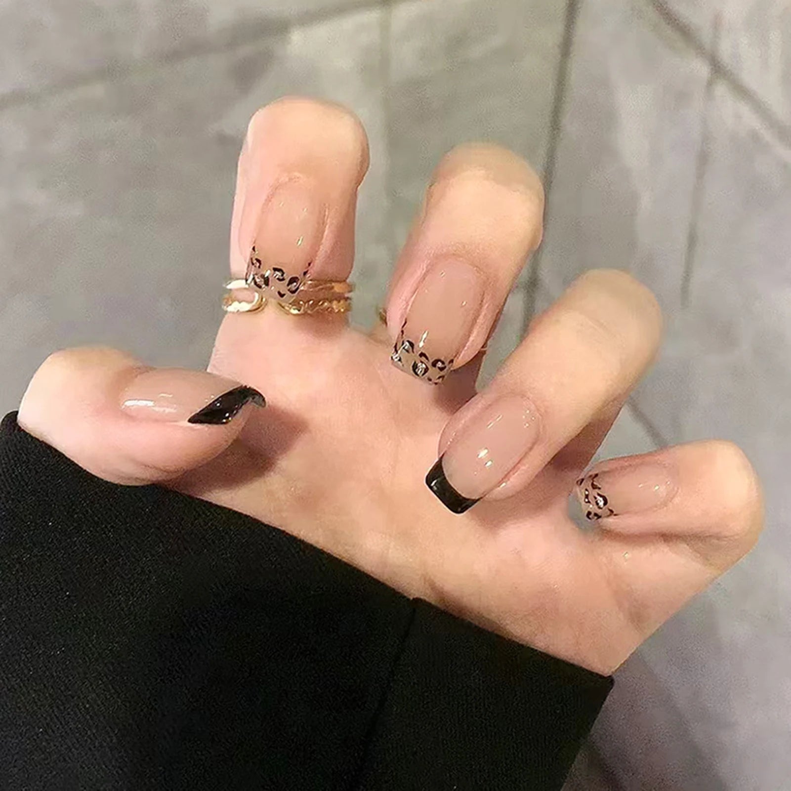Aiertu Pink French Style Fake Nails 3D Bowknot Designs Short Square Press on Nails Sweet Korean Fashion False Nails for Women and Girls Aiertu