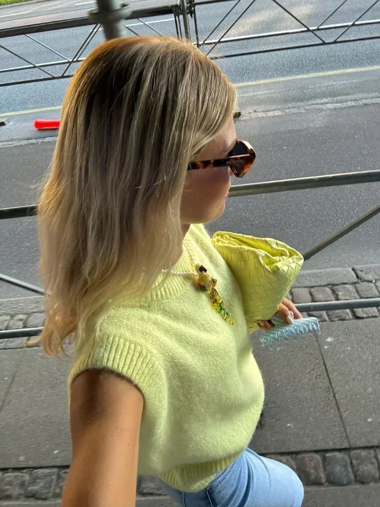 Aiertu  -  Casual Sleeveless Loose Knitted Pullover Tops Elegant Yellow O-neck Vests Women 2026 Autumn Female Commuting Jumper Sweaters Aiertu