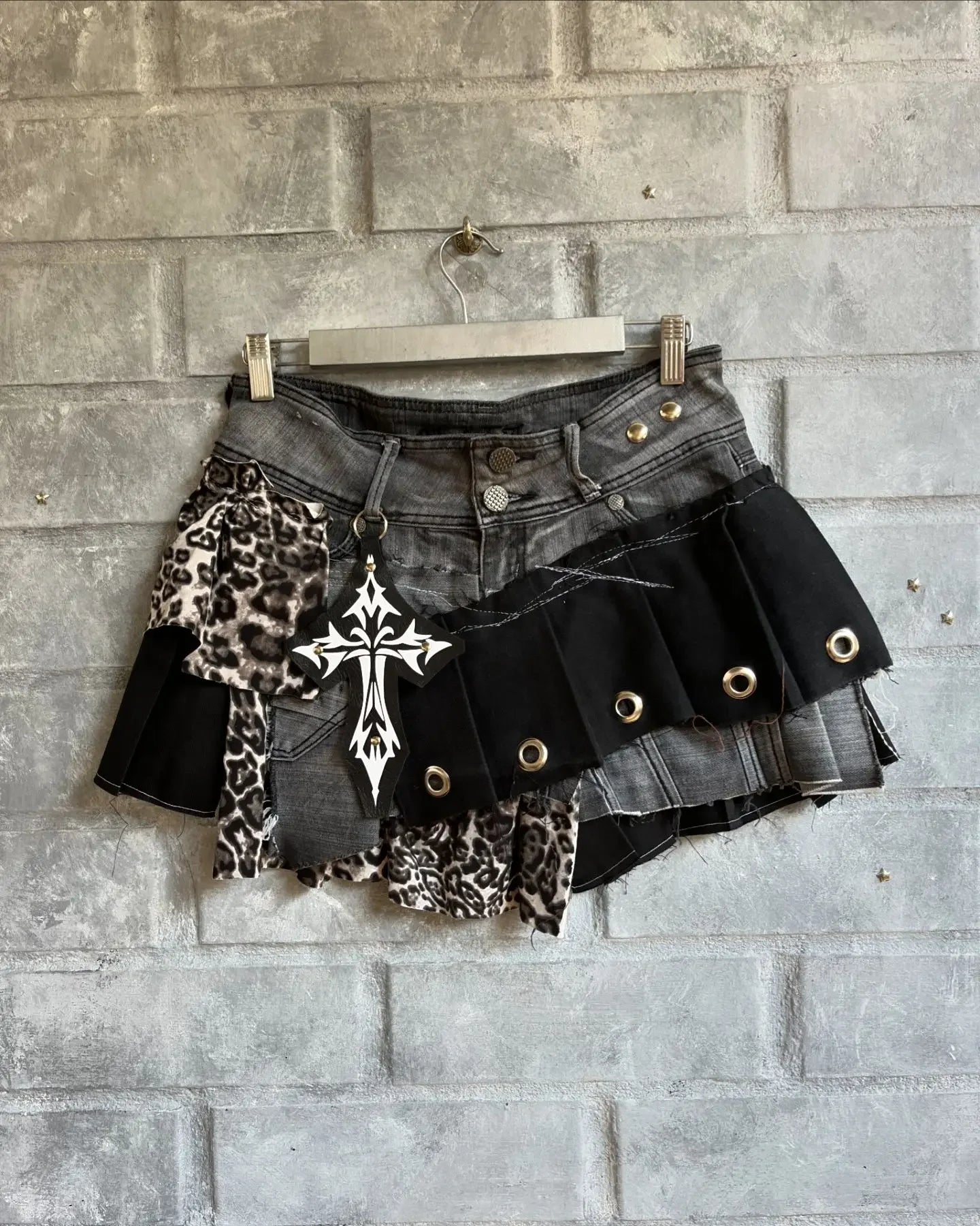 Aiertu  -  Y2K Street Punk Trend Girl Leopard Print Denim Sexy Short Skirt Hip-hop American Autumn New Slim Butt-covering Skirt for Women Aiertu
