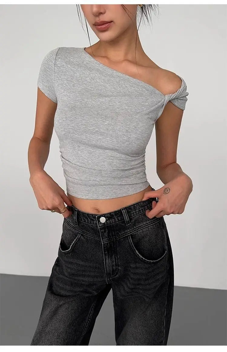 Aiertu  -  American Spice Girl Black Oblique Neck Off-Shoulder T-Shirt Women's Summer New Design Slim-fit Short Oblique Shoulder Top Aiertu