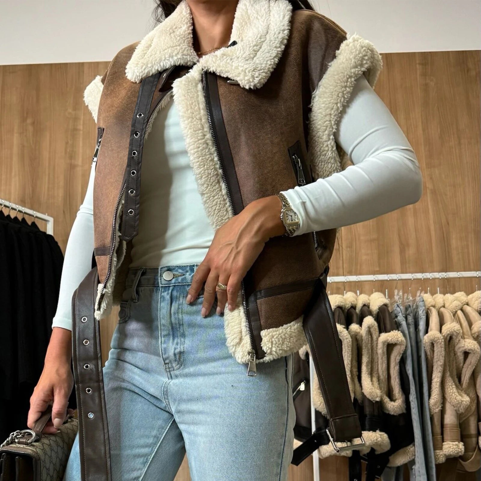 Aiertu  -  Women's Winter Faux Suede Vest Sleeveless Zipper-Up Fleece Sherpa Lined Jacket Fashion Casual Outerwear Coat Aiertu