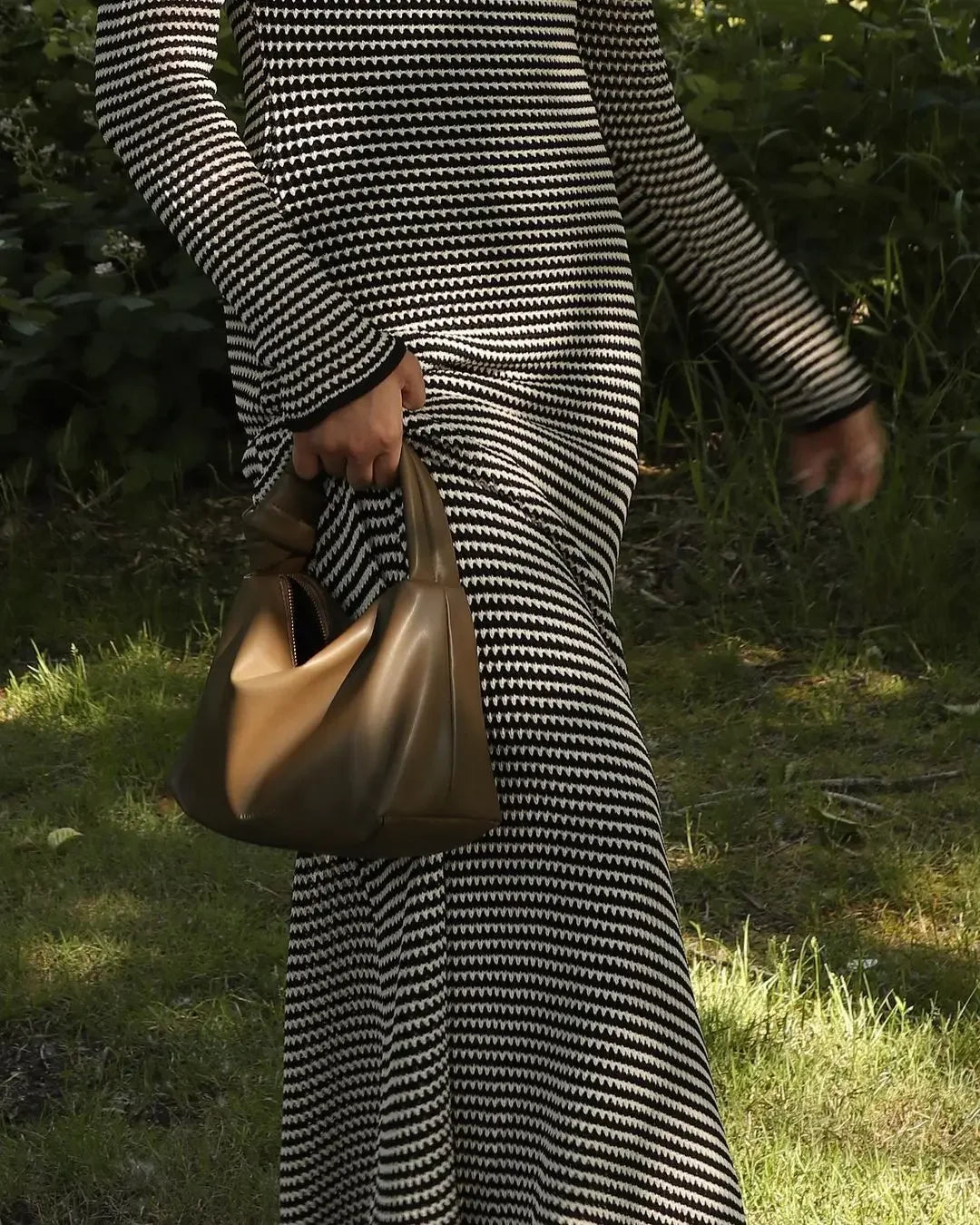 Aiertu  -  Vintage Fashion Black and White Striped Maxi Dress Elegant Long Sleeve Tie Back Dresses Beachwear Holiday Autumn Sexy Dress Aiertu