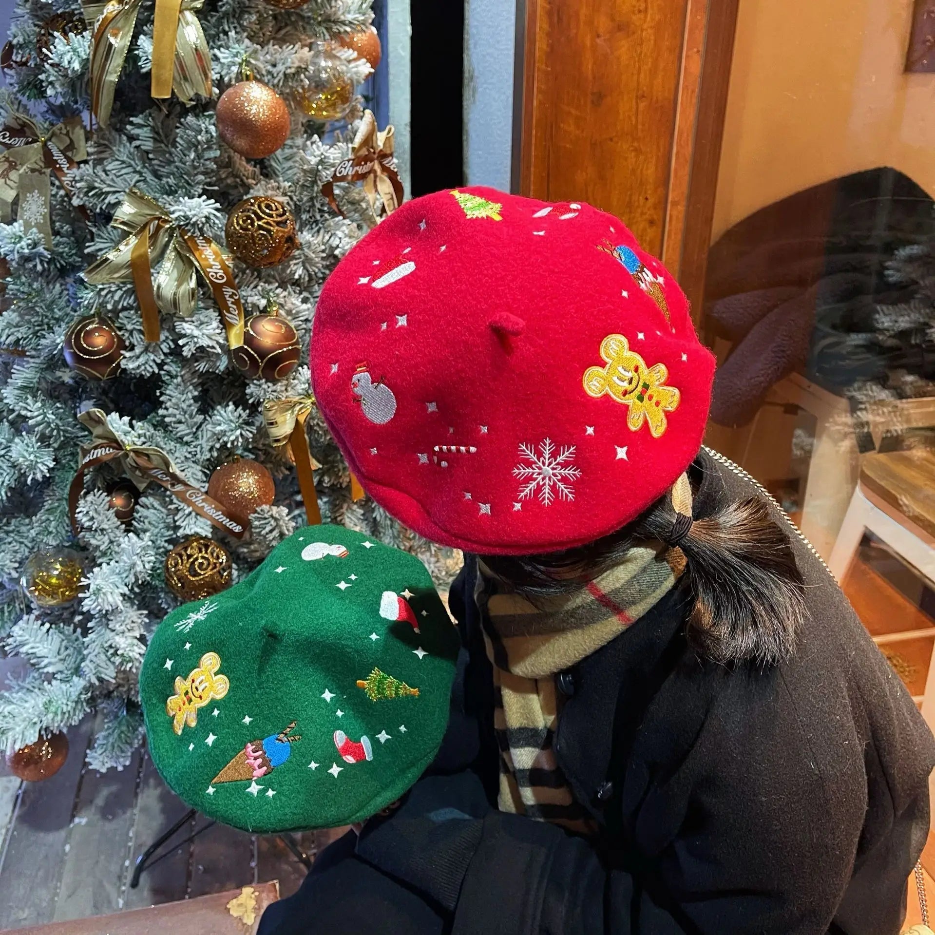 Aiertu  -  Christmas Beret Women's Hand-embroidered Wool Felt Hat for Autumn Winter New Holiday Cute Red Green Painter Hat Warm Pumpkin Hat Aiertu