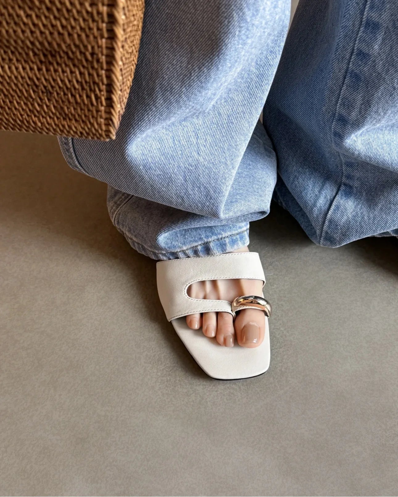 Aiertu  -  Popular Design Women Slippers Casual Non-slip Outside Sandals Low-heels Shoes Metal Buckle Split Toe Beautiful Flats Aiertu
