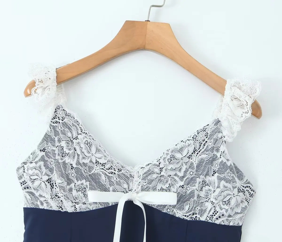 Aiertu  -  French pure sexy suspender dress female summer deep V-neck lace splicing hot girl short skirt Aiertu