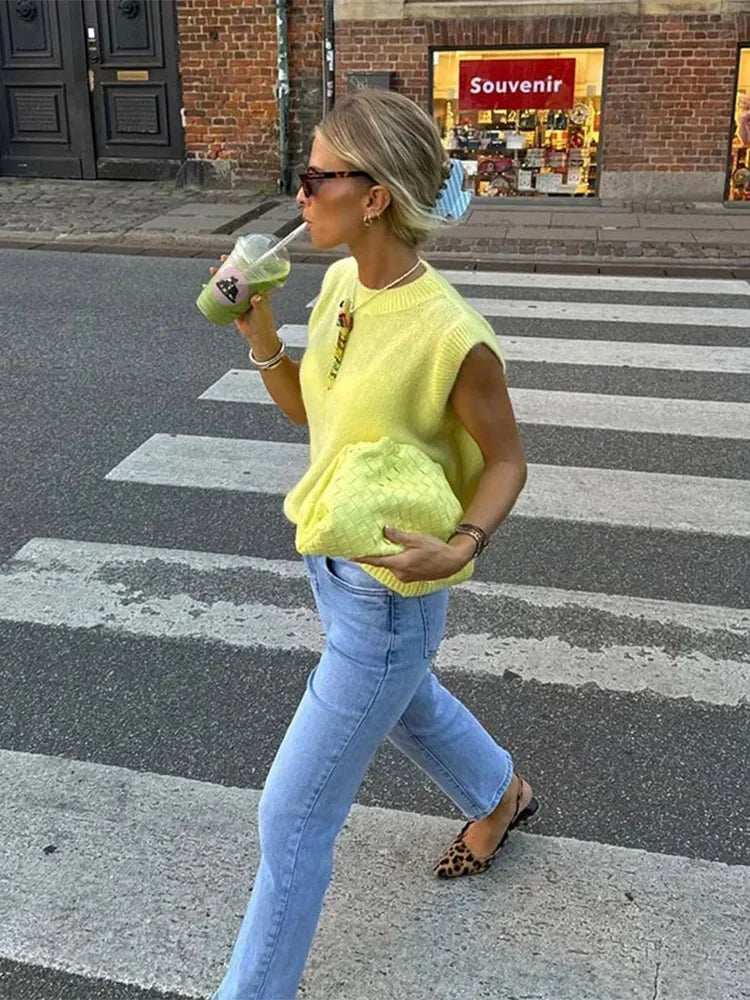 Aiertu  -  Casual Sleeveless Loose Knitted Pullover Tops Elegant Yellow O-neck Vests Women 2026 Autumn Female Commuting Jumper Sweaters Aiertu