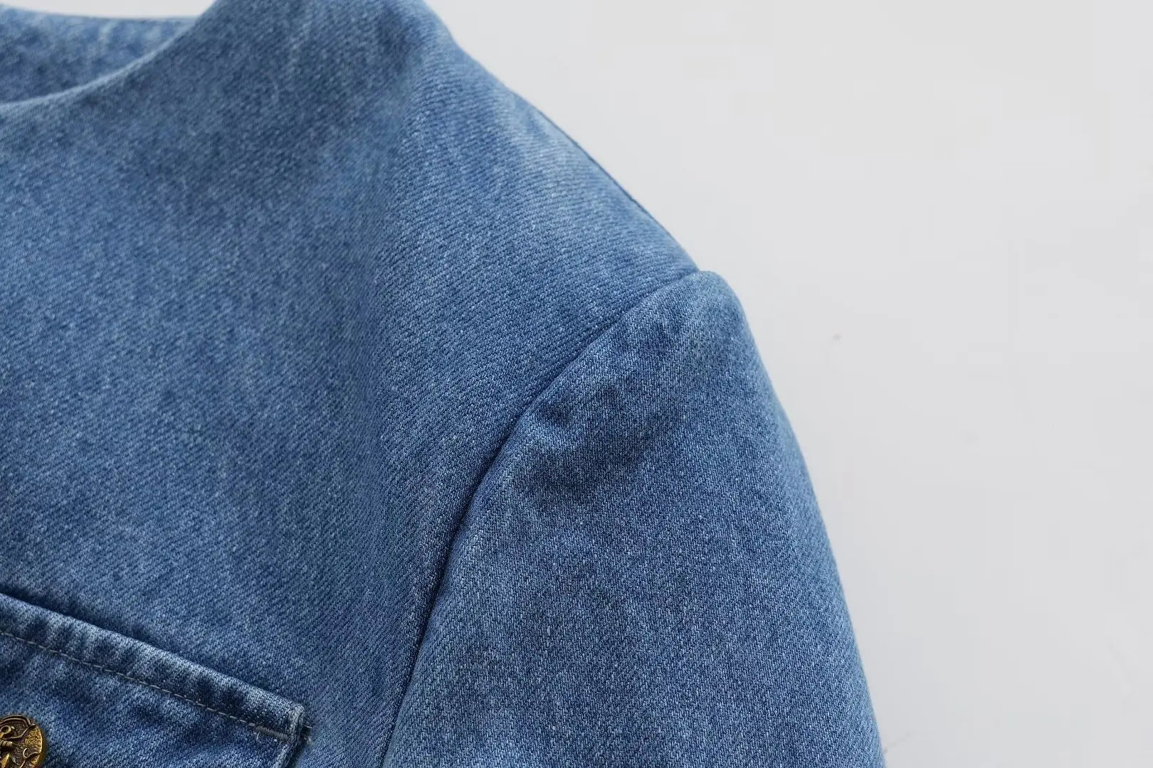 Aiertu  -  Small fragrant style gold button denim jacket for women in spring and autumn design niche retro Hong Kong style chic little jack Aiertu