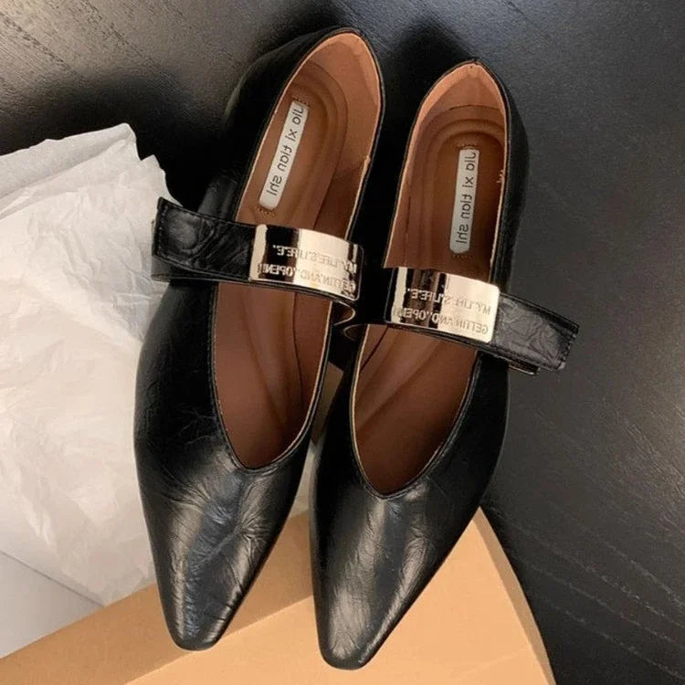 Aiertu  -   Women's Retro Pointed Toe Low-Heeled Casual Shoes 2025 Luxury Fashion Buckle Design Fine Plaid Leather Single Shoes Aiertu