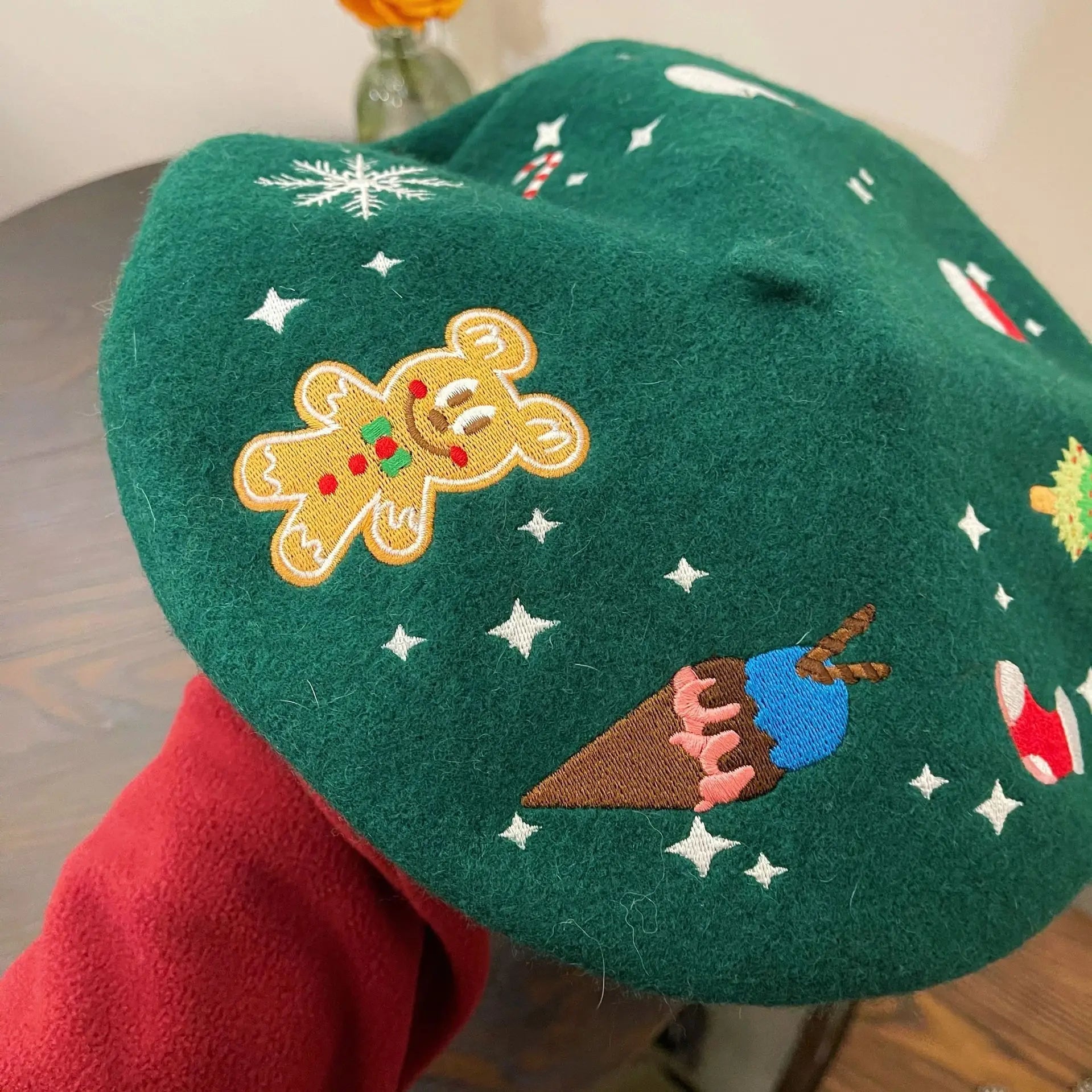 Aiertu  -  Christmas Beret Women's Hand-embroidered Wool Felt Hat for Autumn Winter New Holiday Cute Red Green Painter Hat Warm Pumpkin Hat Aiertu