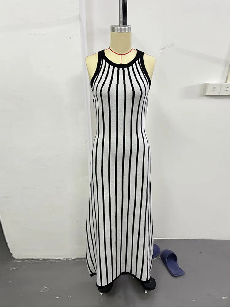 Aiertu  -  2026 New Black White Stripe Print Knit Dress Fashion Round Neck Sleeveless Slim Long Dresses Female High Street Casual Robes Aiertu