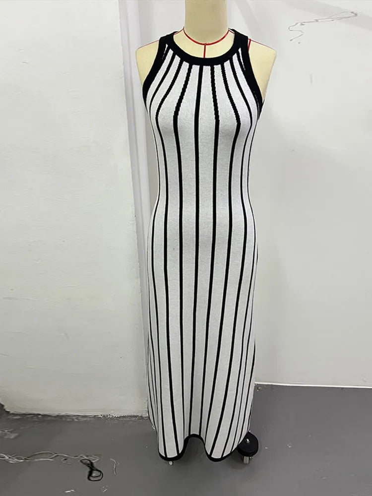 Aiertu  -  2026 New Black White Stripe Print Knit Dress Fashion Round Neck Sleeveless Slim Long Dresses Female High Street Casual Robes Aiertu