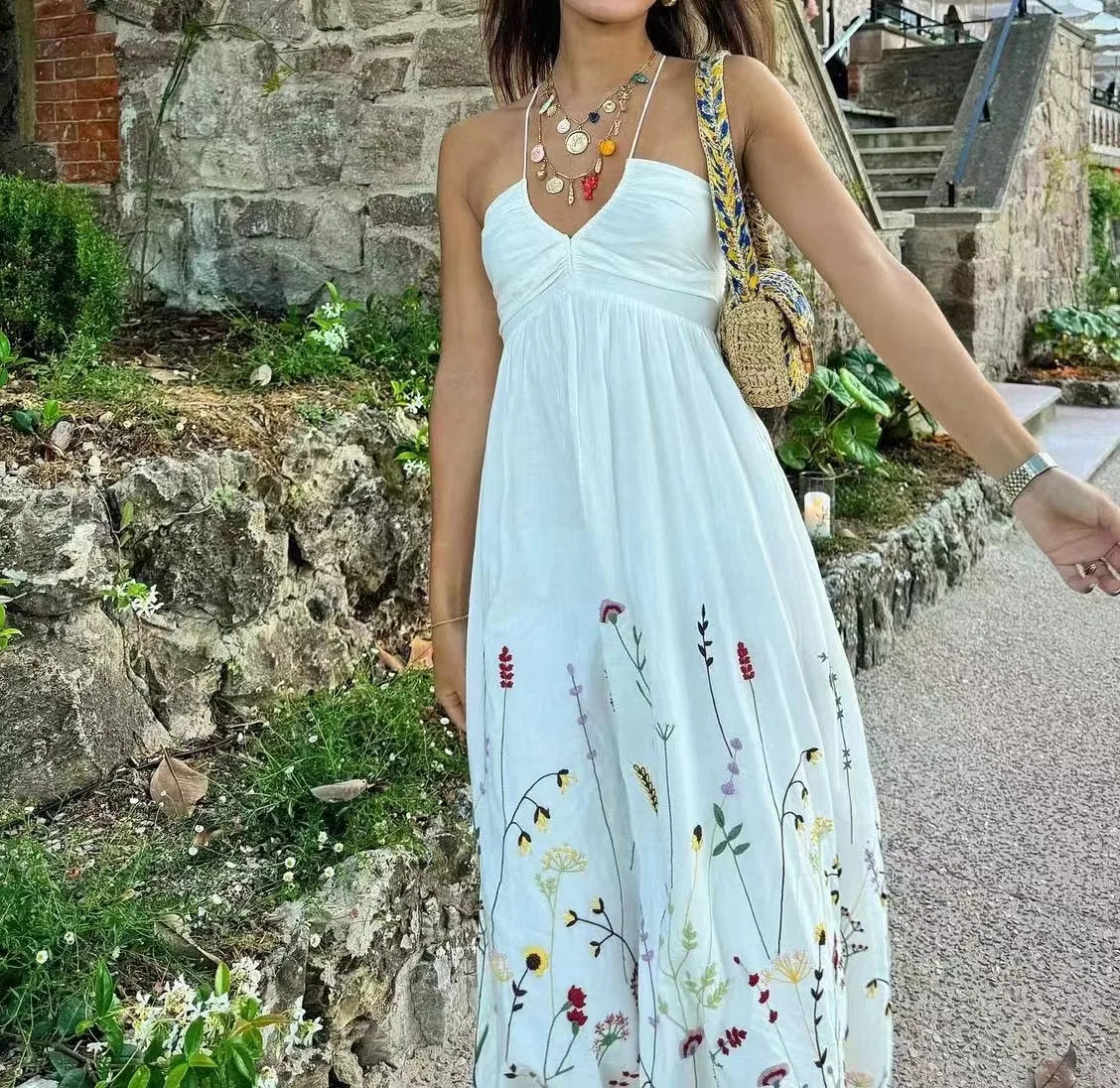 Aiertu  -  Autumn New Women's Clothing European And American Style Fashionable Simple Waist Cinching Flower Embroidery Suspender Dress Aiertu
