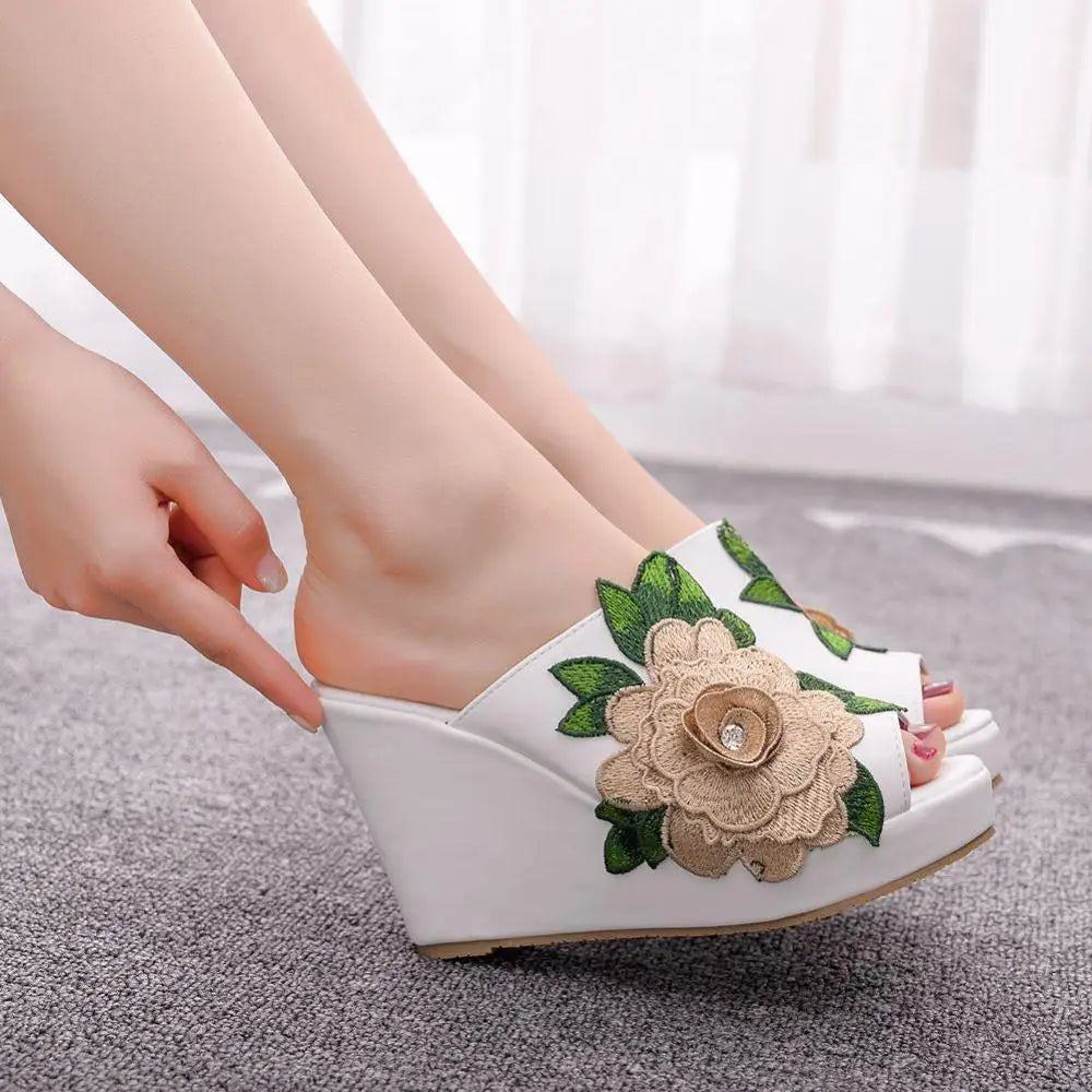Aiertu  -  Queen Black White Peep Toe Platform Wedges Sandals Wedges High Heels Slippers Beach Sandals For Women Lace Flower Aiertu