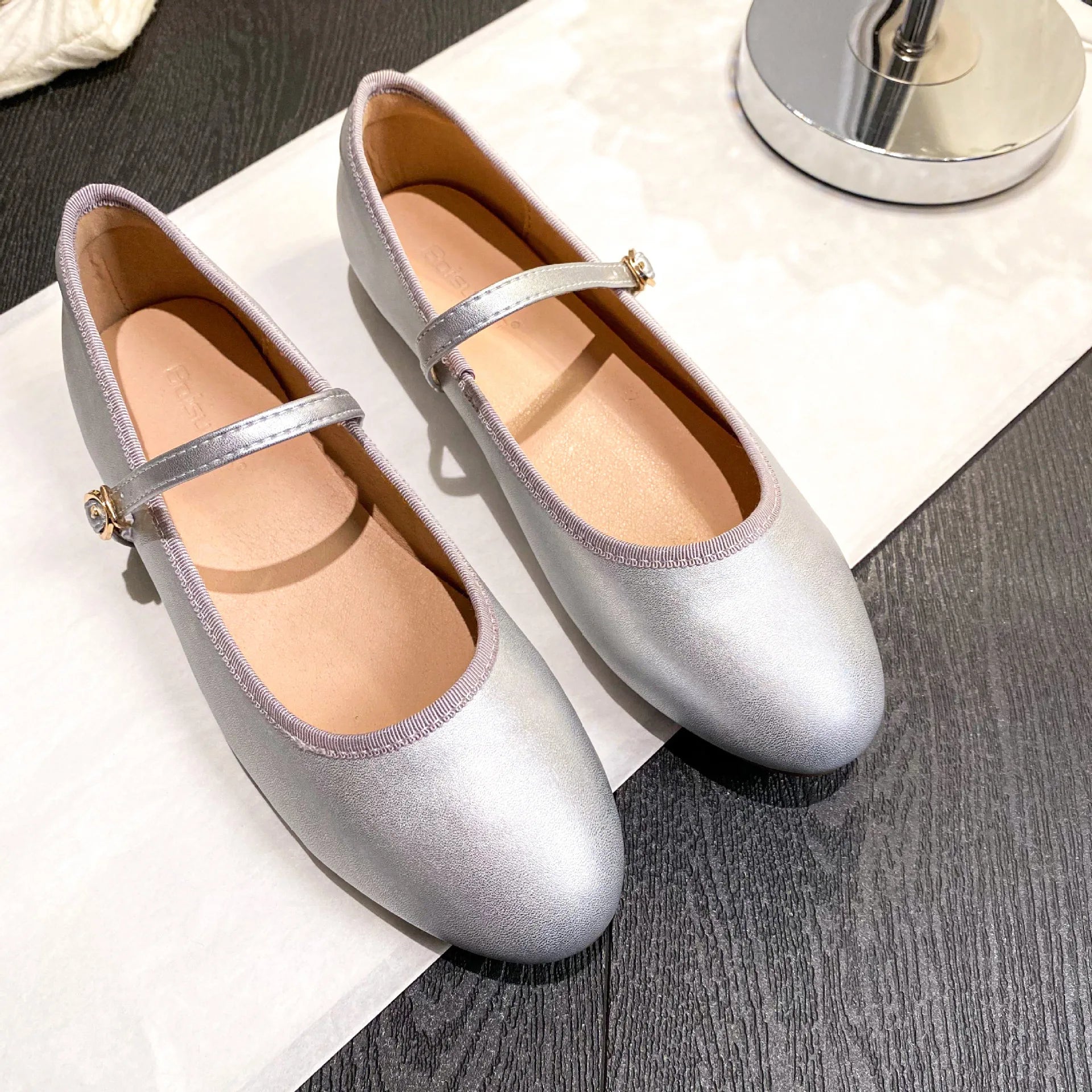 Aiertu  -   Shiny PU Leaather Flats Mary Janes Shoes Women Red Elegant Basic Pointed Toe Loafers Spring Autumn Daily Casual Black Shoes New Aiertu